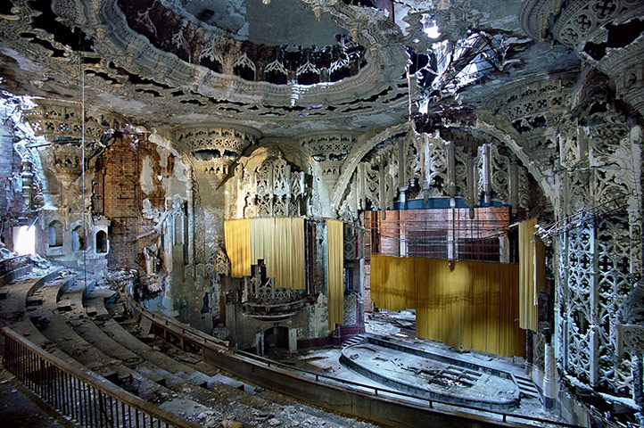 United-Artists-Theater-in-006