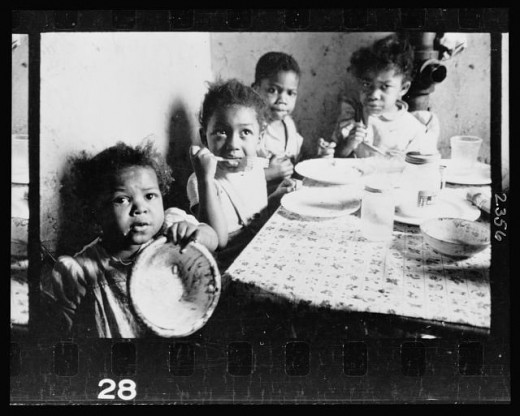09-18.-African-American-children-seated-around-a-table-in-an-apartment-eating-520x416