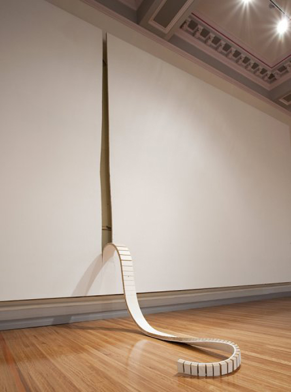 Robbie_Rowlands____White_Elephant___RMIT_Storey_Hall_Gallery_Wall___2009