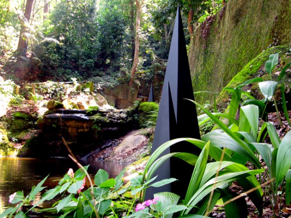 14Black_3-600x450