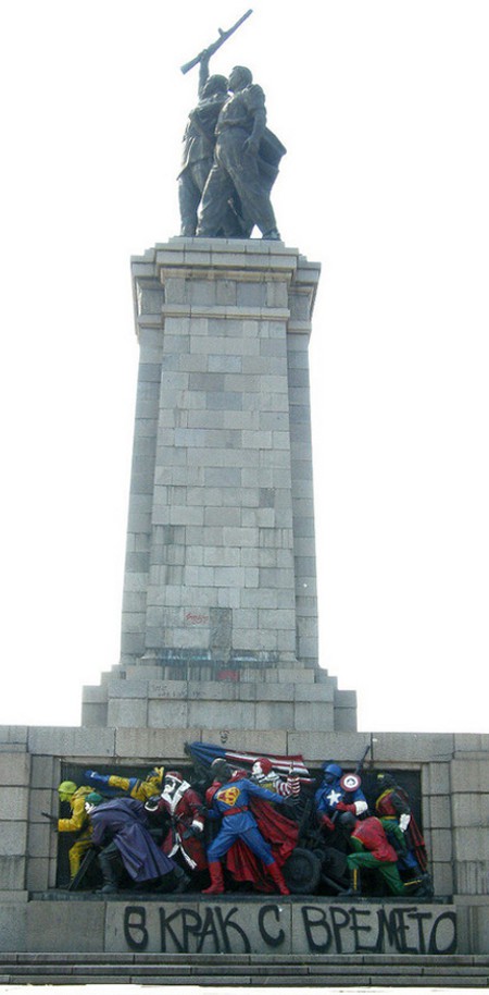 statue-graffiti-1