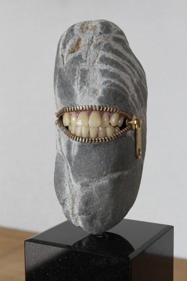 hirotoshi-ito-laughing-stone