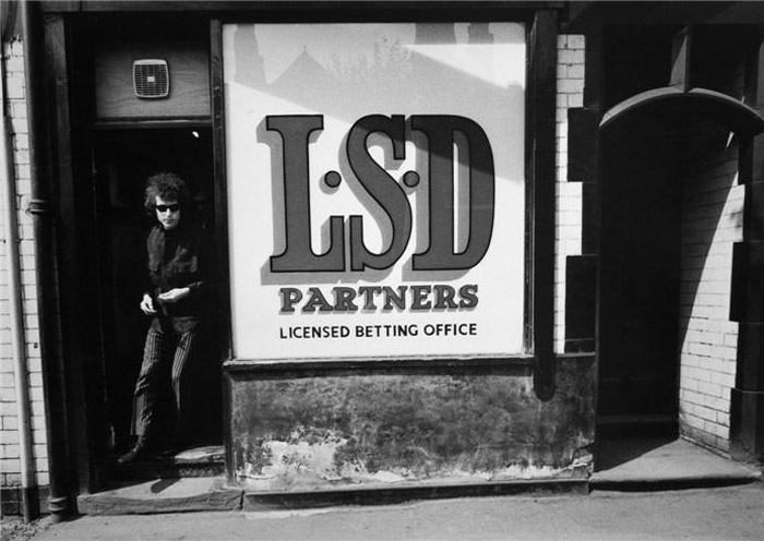 Bob-Dylan_-Sheffield_-England_-1966-barry-feinstein