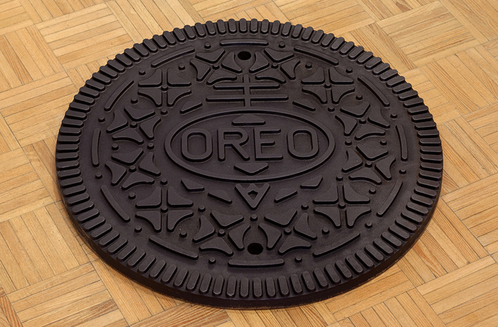 2010_oreomanholecover_web