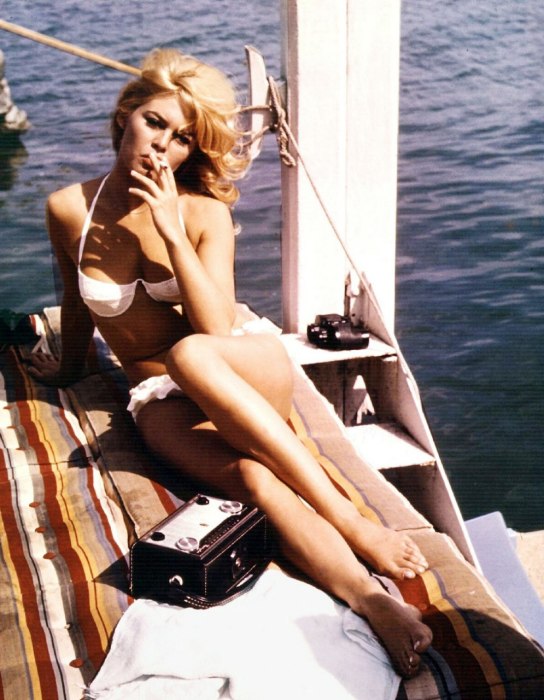 item8.rendition.slideshowWideVertical.brigitte-bardot-ss09