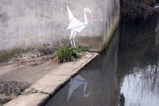 Banksy-Origami-Crane-1-620x413