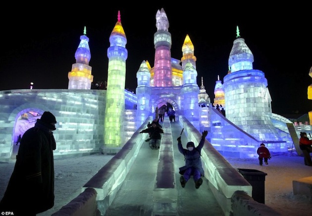 LED-Lit-Ice-Slides-At-The-Harbin-Ice-Festival-in-China-1