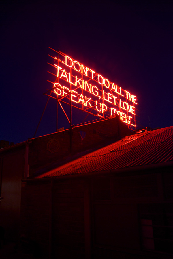jux_neon_love4