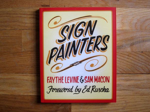 jux_sign_panters_book