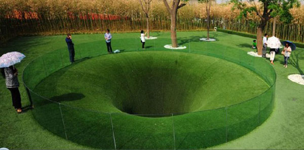 jux_hole1