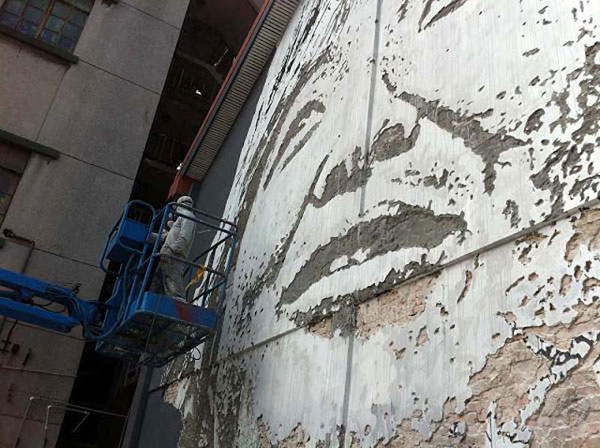 jux_vhils3