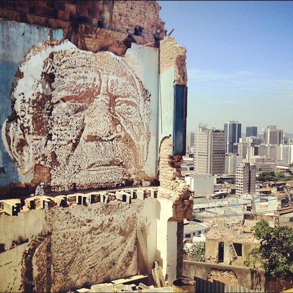 jux_vhils1