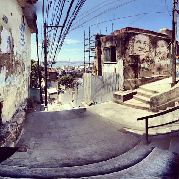 jux_vhils1