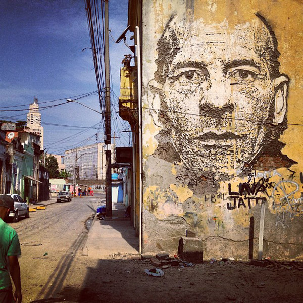 jux_vhils3