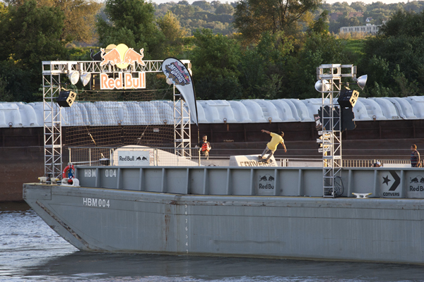 jux_barge2
