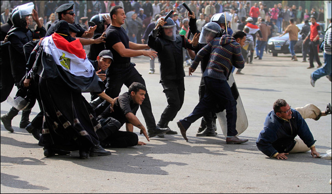 111119_egypt_clashes_660