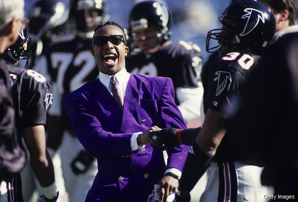 MC-Hammer-on-the-Sidelines_jux