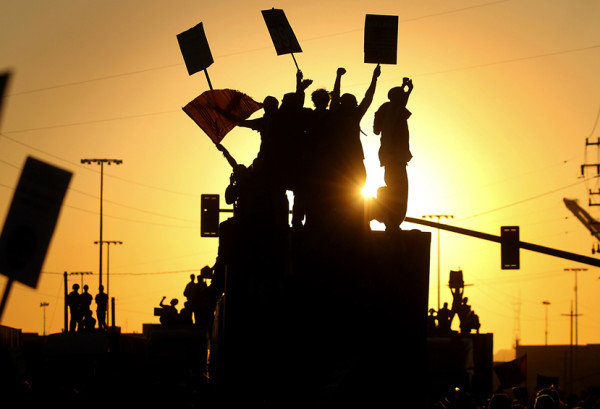 Port_at_dawn_oo_Jux