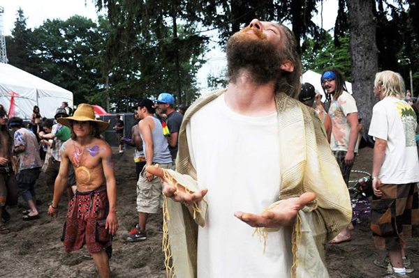 Steve Schapiro's "Bliss: Transformational Festivals & the Neo Hippie" new book out with Powerhouse: jux_steve_schapiro_1.jpg