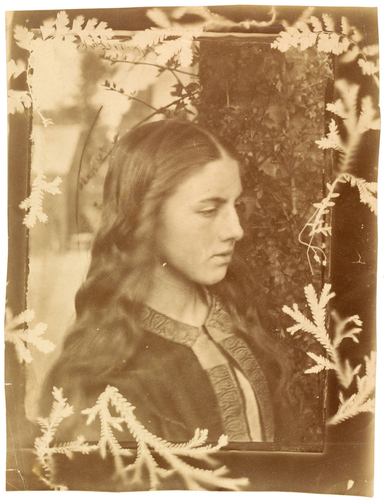 Kate Dore, photograph, by Oscar Gustaf Rejlander possibly in collaboration with Julia Margaret Cameron, printed by Julia Margaret Cameron, about 1862, England. Museum no. PH.258-1982. © Victoria and Albert Museum, London