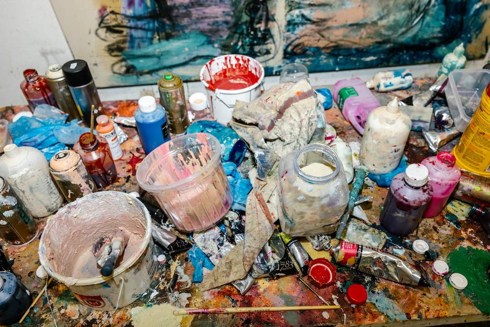 Daniel Crews-Chubb in UK studio, 2023, Installation View ©Daniel Crews-Chubb, 2023. Courtesy of the artist and Roberts Projects Los Angeles, California; Photo Robert Tim Craig