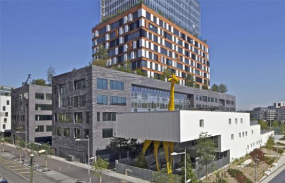 The Giraffe Childcare Center by Raphaëlle Hondelatte and Mathieu Laporte