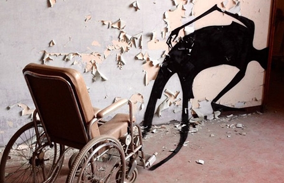 Herbert Baglione paints abandoned psychiatric hospital
