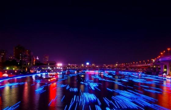 100,000 LED lights down the Sumida River, Japan