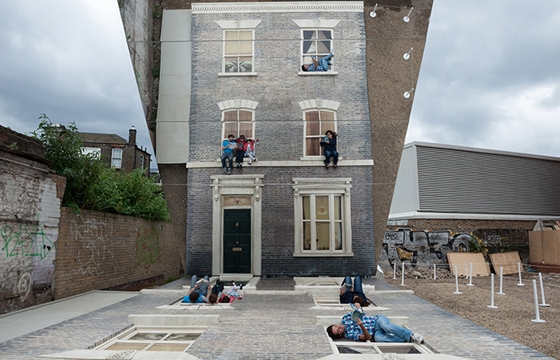 Leandro Erlich's "Dalston House" Optical Illusion