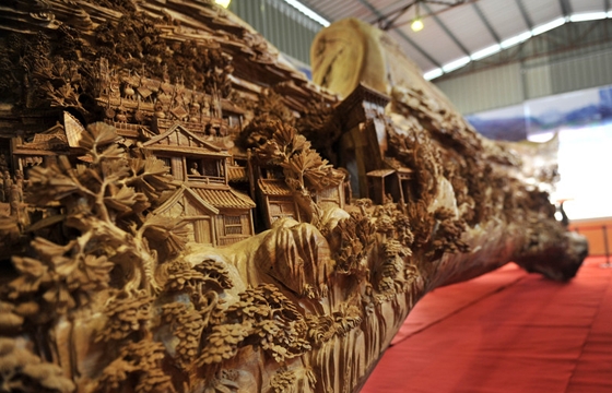 Zheng Chunhui and the World's Longest Wooden Sculpture