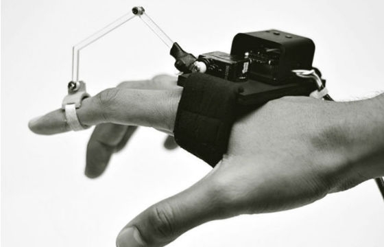 This Machine Will Teach Your Hand How To Draw