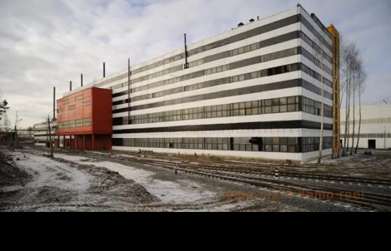 Timelapse: A Russian Pipe Plant Gets Painted