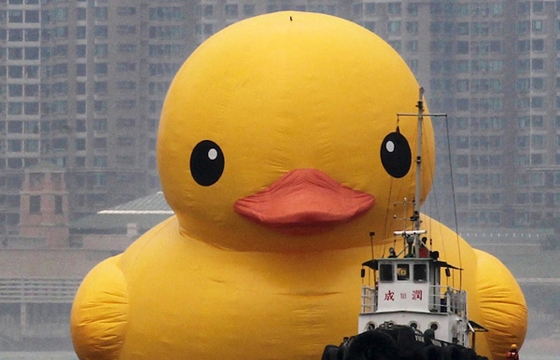World's largest rubber duckie drifts through Hong Kong
