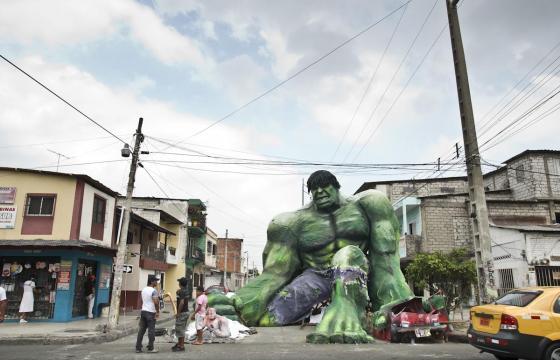 Ecuador Brings Out the Hulk, Smurfs, Hellboy for New Years