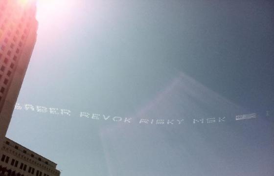 Saber goes Skywriting over Los Angeles to End Mural Moratorium