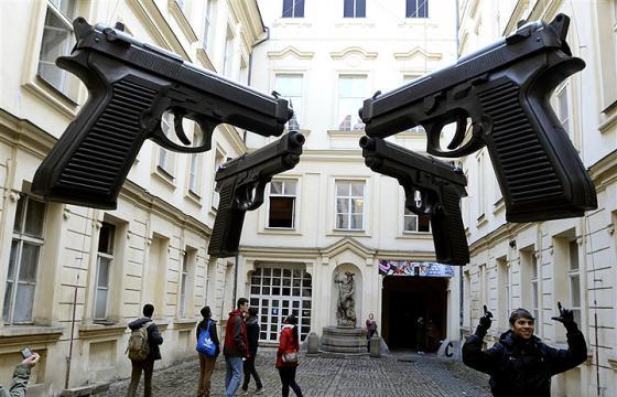 Guns by David Cerny in Prague
