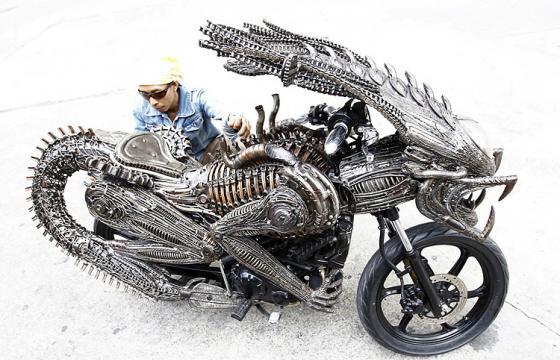 The Alien Motorcycle Made from Recy­cled Mate­ri­als