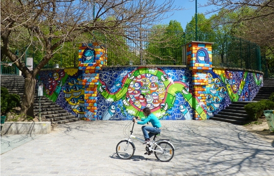 Schools of Fish by Pez in Paris