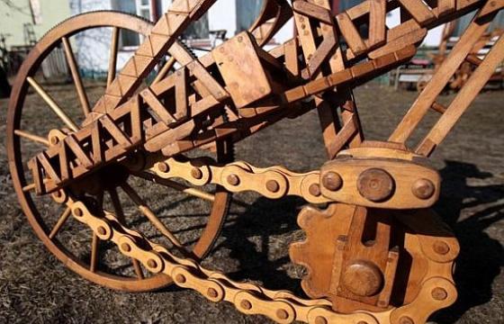 The Fully-Functional Bike Made Completely of Wood