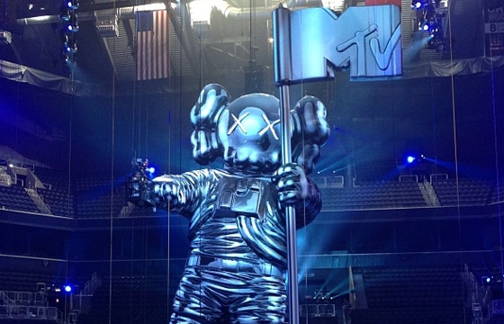 KAWS & REAS Have Big Things in store at MTV VMAs?