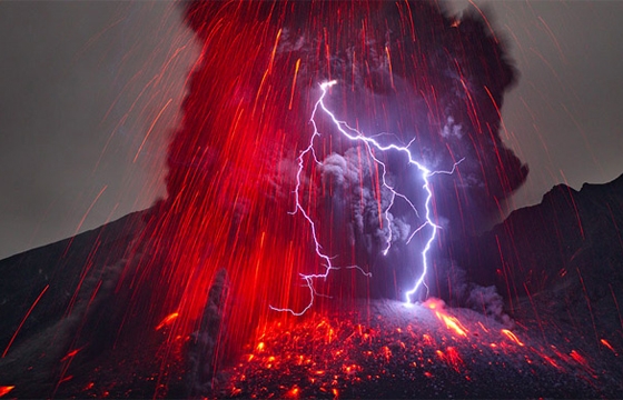 Volcanic Lightning Photographs by Martin Rietze