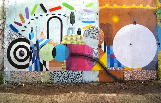 Xuan Alyfe paints piece in Vega, Spain