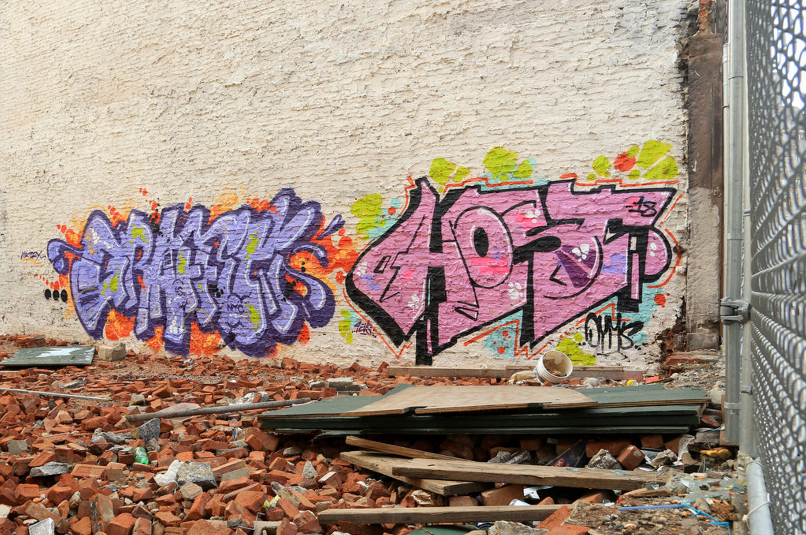jux graffiti host