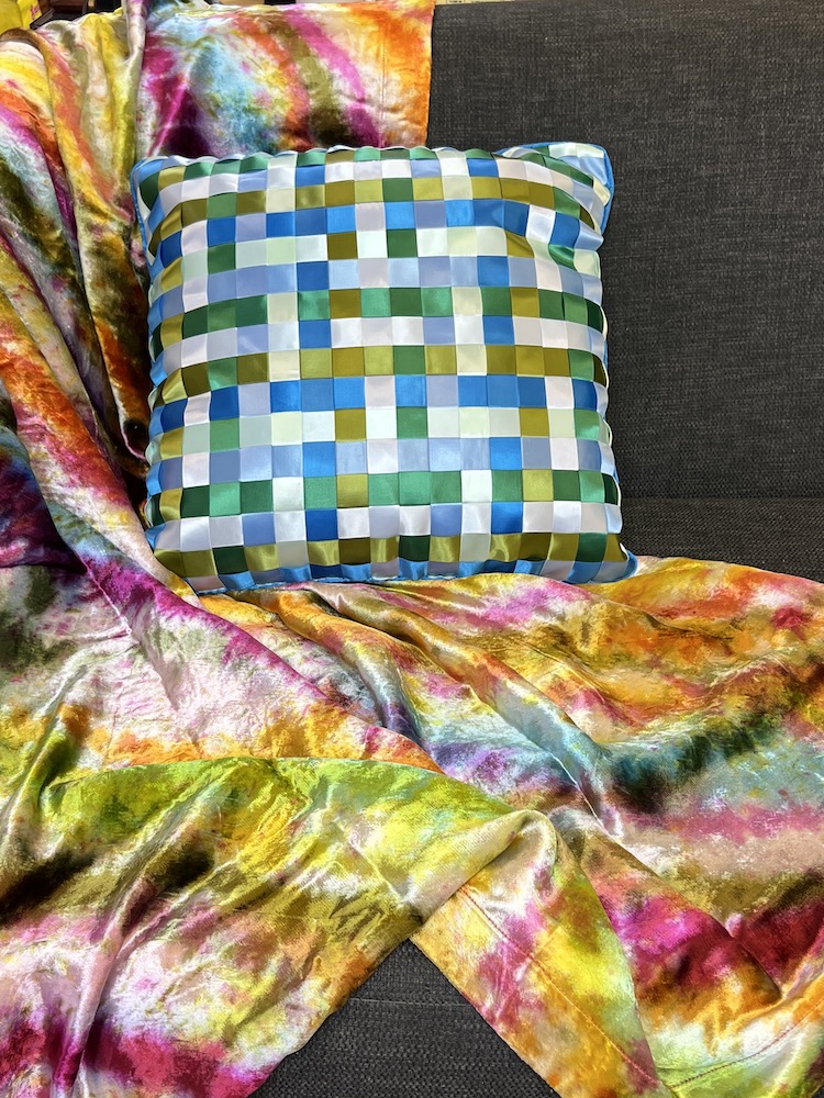 ARTEMIS PILLOW PURPLE HAZE THROW