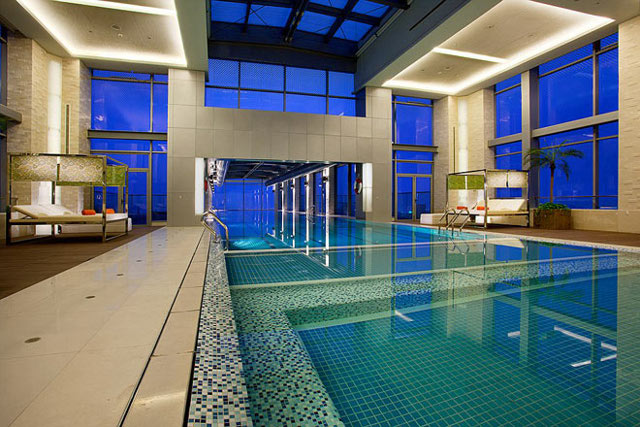 glass-bottom-pool-2