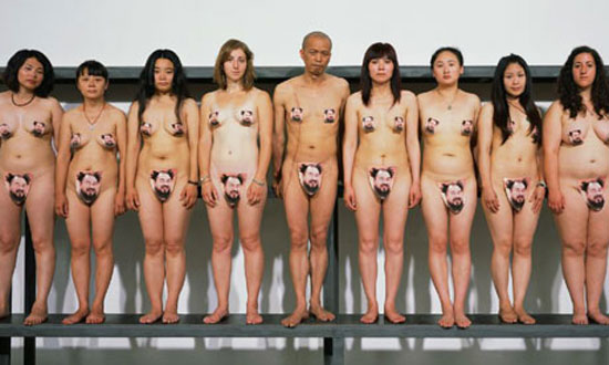 Ai-Weiwei-supporters-get--00