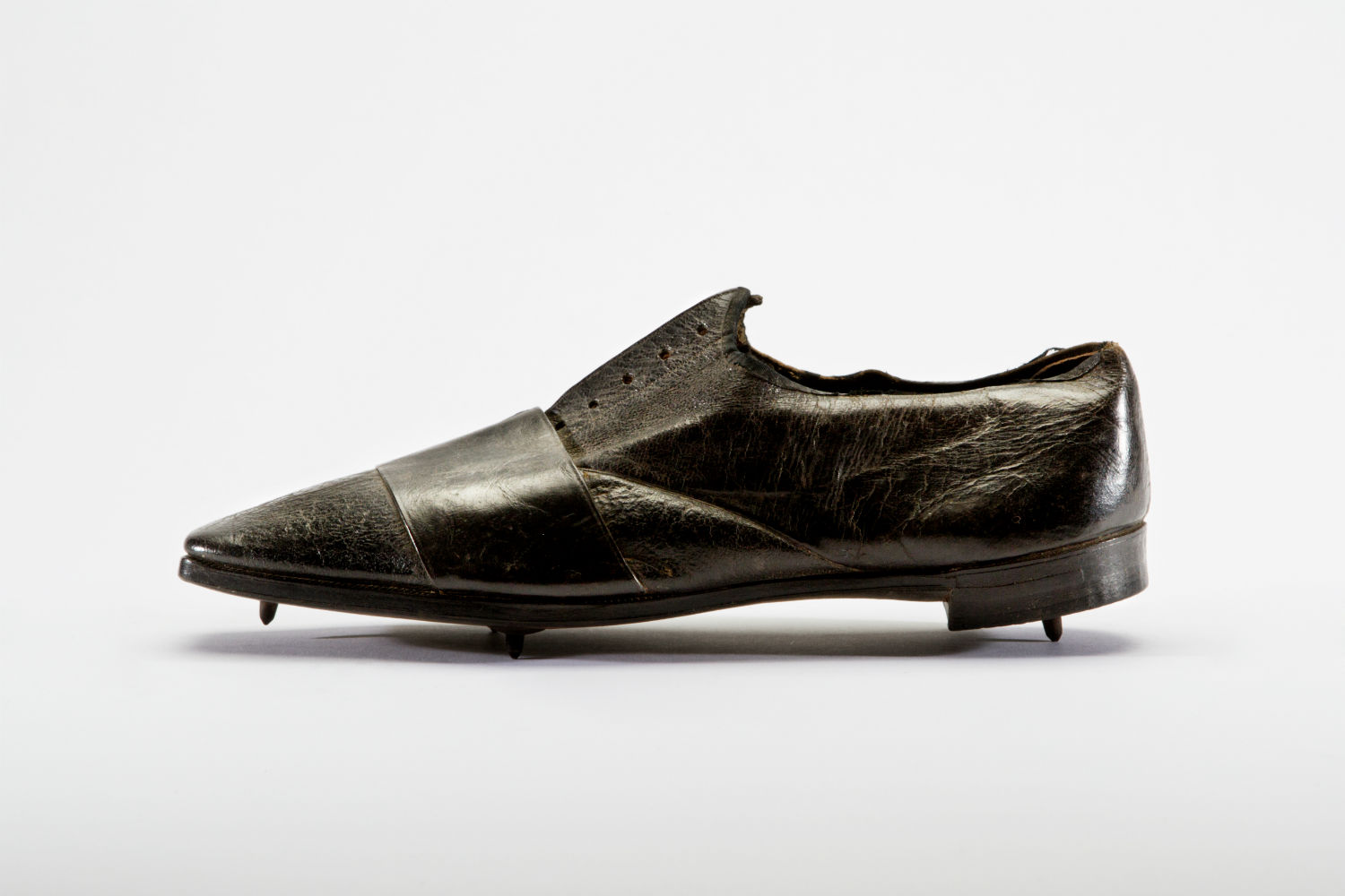 Thomas Dutton and Thorowgood Running Shoe, 1860–65. Northampton Museums and Art Gallery. Photo: Greg Washington. Courtesy American Federation of Arts/Bata Shoe Museum