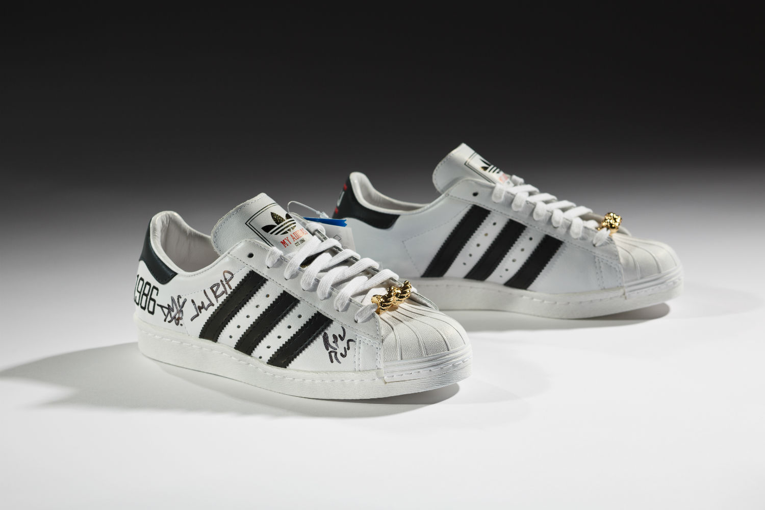 adidas x Run–DMC 25th Anniversary Superstar, 2011. Courtesy of Run–DMC, collection of Erik Blam. Photo: Ron Wood Courtesy American Federation of Arts/Bata Shoe Museum