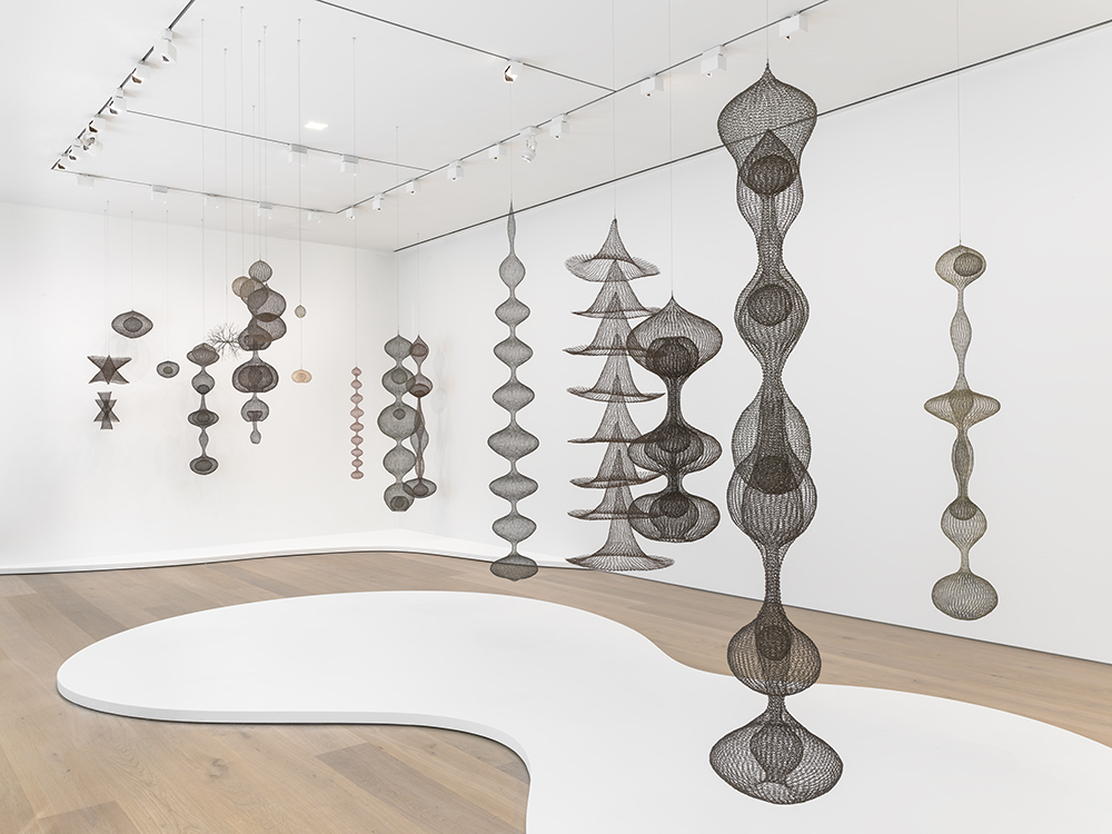 Installation view,  Ruth  Asawa, David Zwirner, New York, 2017 © The Estate of Ruth Asawa Courtesy The Estate of Ruth Asawa and David Zwirner, New York/London/Hong Kong