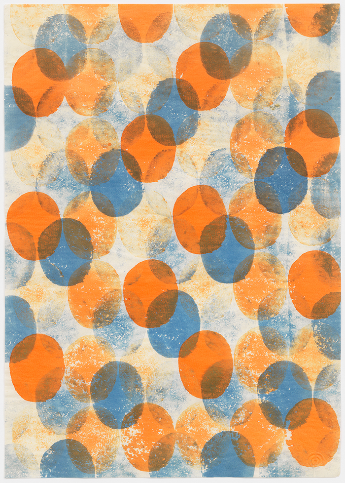 Untitled (SF.046b, Plain Potato Print in Blue and Orange), 1951-1952 © The Estate of Ruth Asawa Courtesy The Estate of Ruth Asawa and David Zwirner, New York/London/Hong Kong